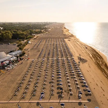 Spacious Flat With Sea View Terrace - Beahost Lägenhet Bibione